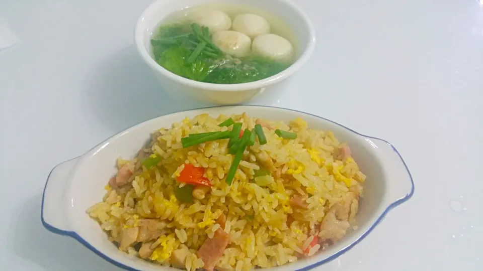 Fried egg rice chicken honey baked ham + red & green pepper & fishball soup😍😥 so hungry 👄👅💋💋|🌷lynnlicious🌷さん