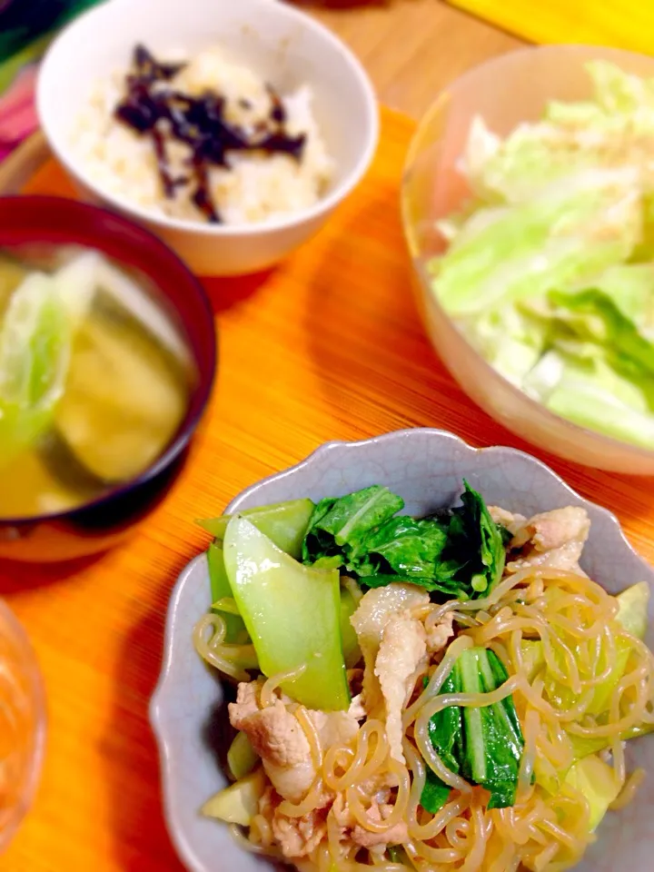 16/06/15 焼肉のタレで、豚肉とチンゲン菜と糸こんにゃくのうま辛煮，やみつきキャベツ|kykyさん