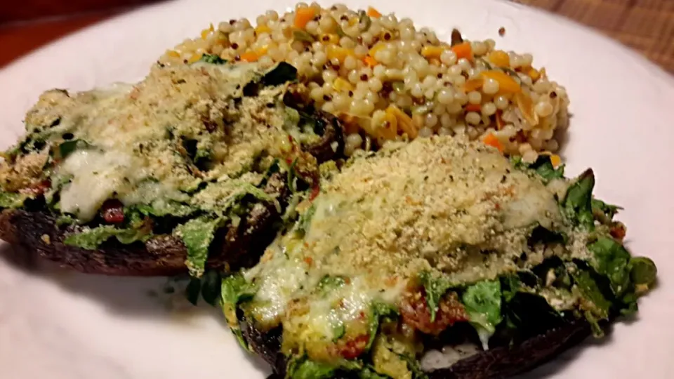 spinach stuffed portabella mushrooms|Jiraphon Gさん