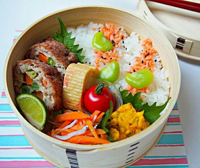 お弁当☀🌺女子弁当
⭐ひき肉と豆腐の中華風落とし揚げ
⭐桜えび入り甘い卵焼き
⭐かぼちゃとレーズンのサラダ
⭐にんじんとしらすのかぼす風味|mika78さん