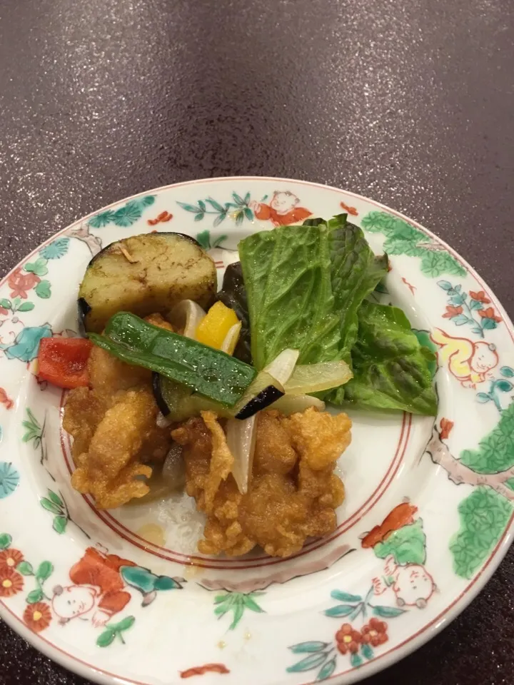 Snapdishの料理写真:とり肉と野菜の黒酢和え|てすらさん