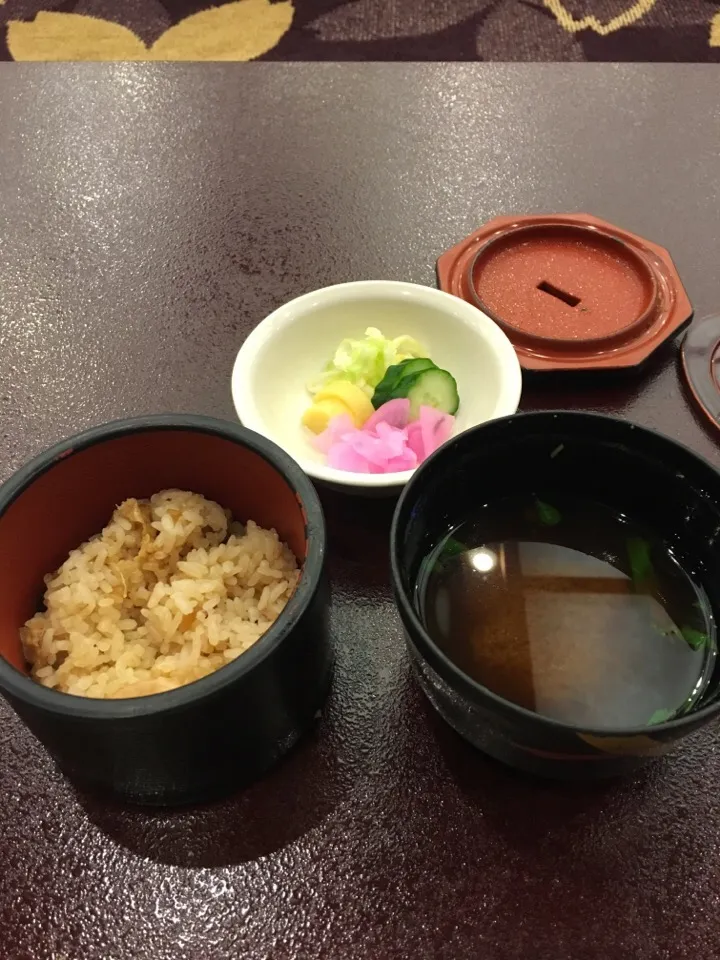 たこ飯
赤だし
香の物|てすらさん