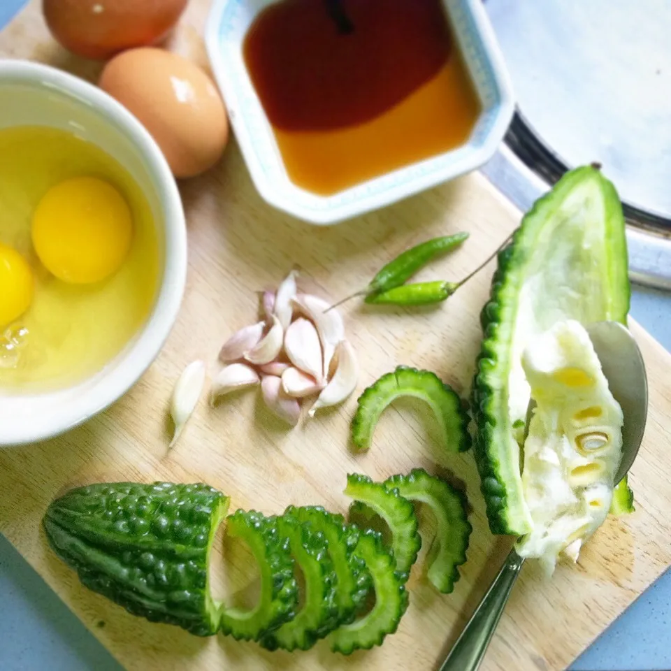 Fried Bitter gourd with eggs #eatinthai|Eat in Thaiさん