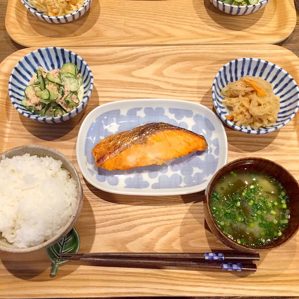 鮭塩焼き、切干し大根煮物、きゅうりのツナ和え|Nao Yamadaさん