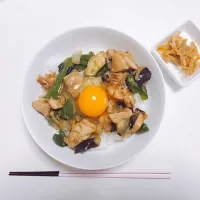 Snapdishの料理写真:6.16 🌙 鶏肉と茄子の炒め丼|りこさん