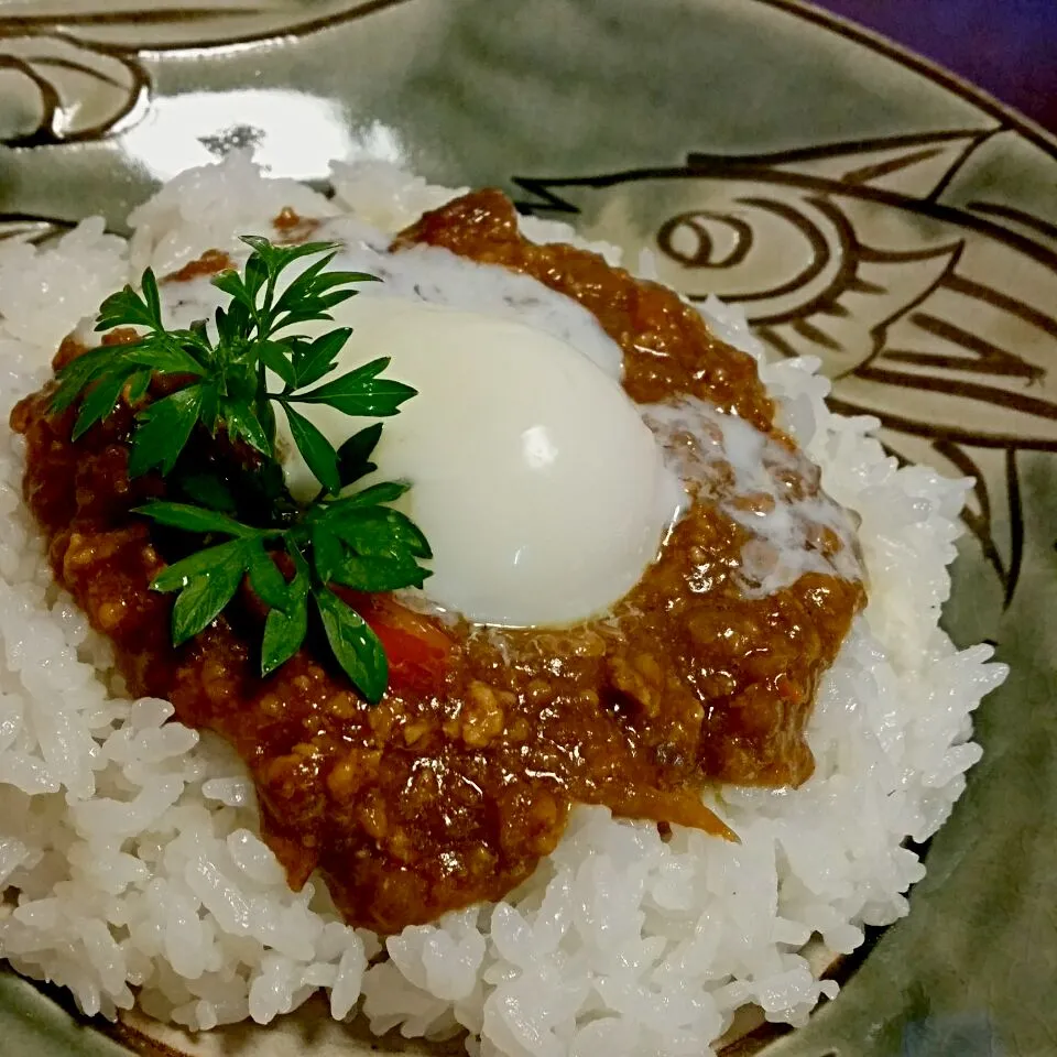 キーマ風カレーライス　温玉のせ🎵|ふりるさん