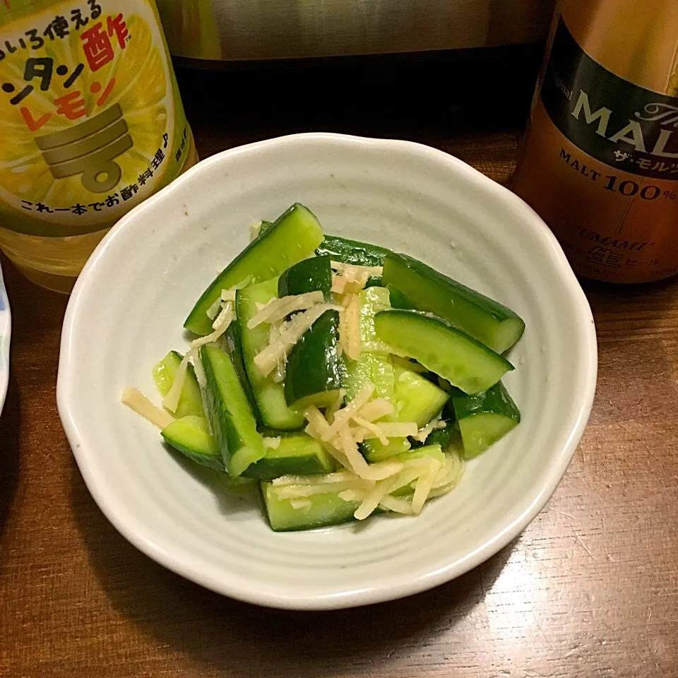 ゆみちゃんの料理 お箸がとまらん 酢と生姜のさっぱり胡瓜😊|ゆうみん（4人の母ちゃん）さん