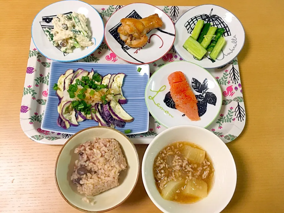 6月16日
白和え
手羽元の甘酢煮
きゅうりの浅漬け
茄子のおひたし
辛子明太子
大根そぼろのあんかけ
玄米|あちゃんみんさん