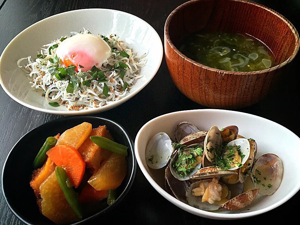 ⭐️根菜と薩摩揚げの煮物
⭐️アサリの酒蒸し
⭐️しらす丼
⭐️あおさと長ネギの味噌汁|よっちぃさん