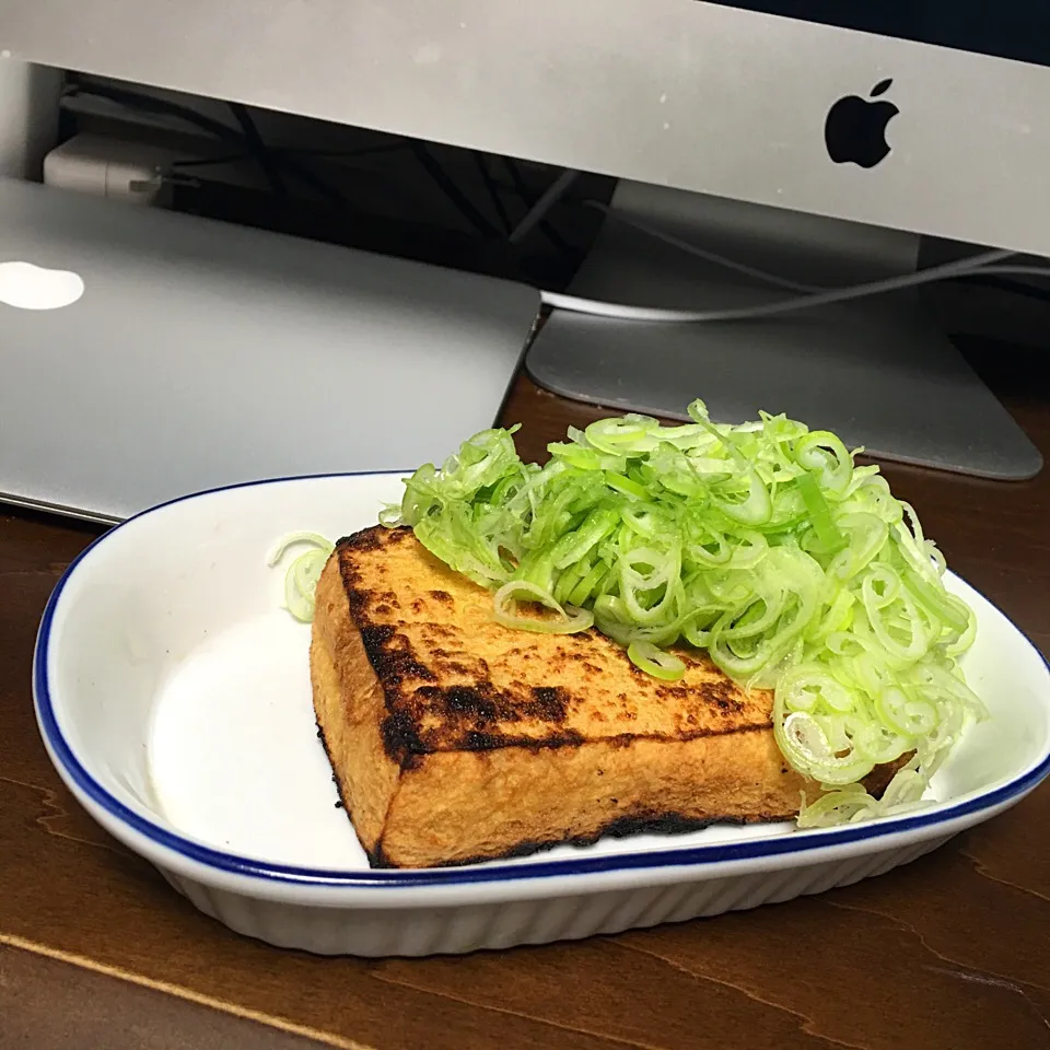 自分賄い飯
丸ごと厚揚げ
昔の骨つき肉への
憧れ|ちゅら夏さん