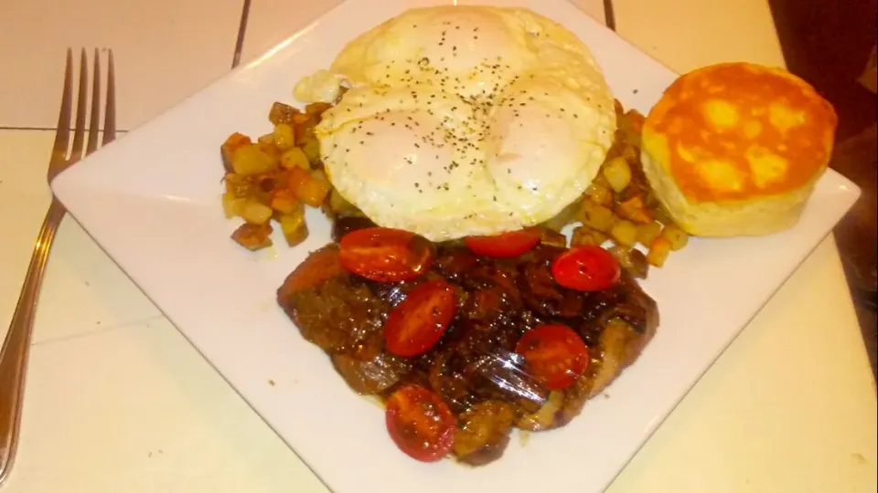 Eggs over hash with Venison Cabernet n Baby Bellas|Chef Ampさん