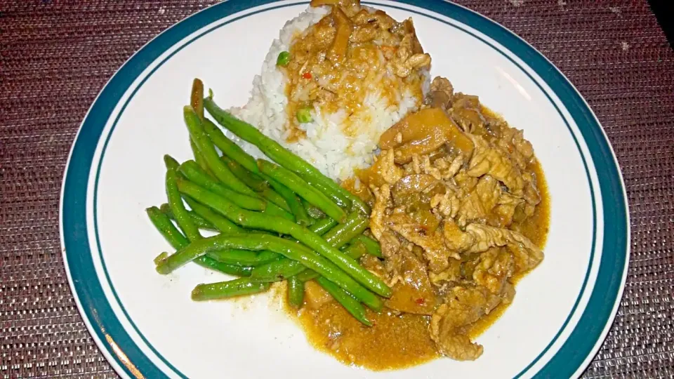 Stripped Pork Loin with Green Peppers and Mushrooms  Veggie Rice and Cinnamon Green Beans|Juan Simmsさん