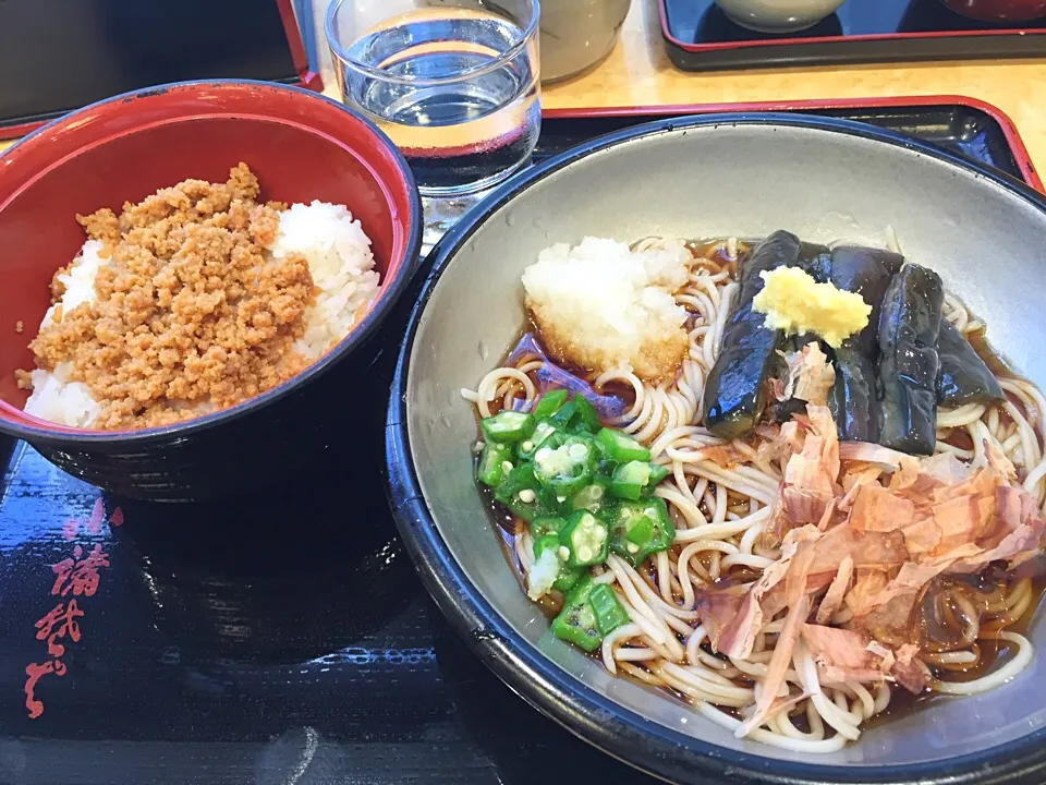 揚げなすおろしそばに鶏そぼろ丼セット|マハロ菊池さん