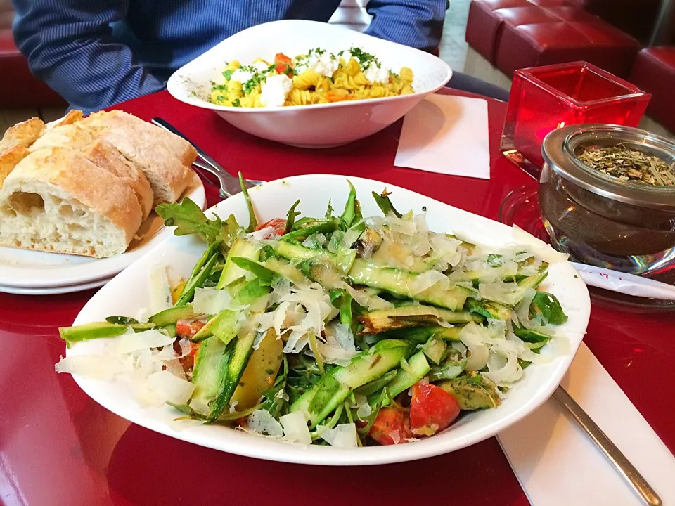 vapiano specialty: insalata di asparago 🍴🍷👍|CatzeMDさん