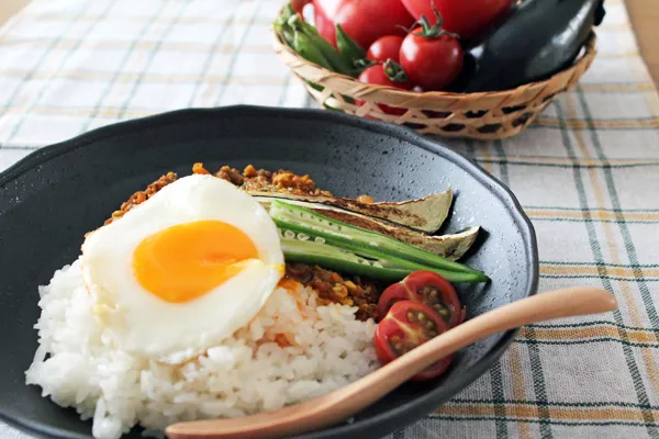 フライパンで♪夏野菜のドライカレー|JA全農たまご株式会社さん