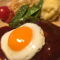 今日の晩ごはん
目玉焼きのせハンバーグ|パープルさん