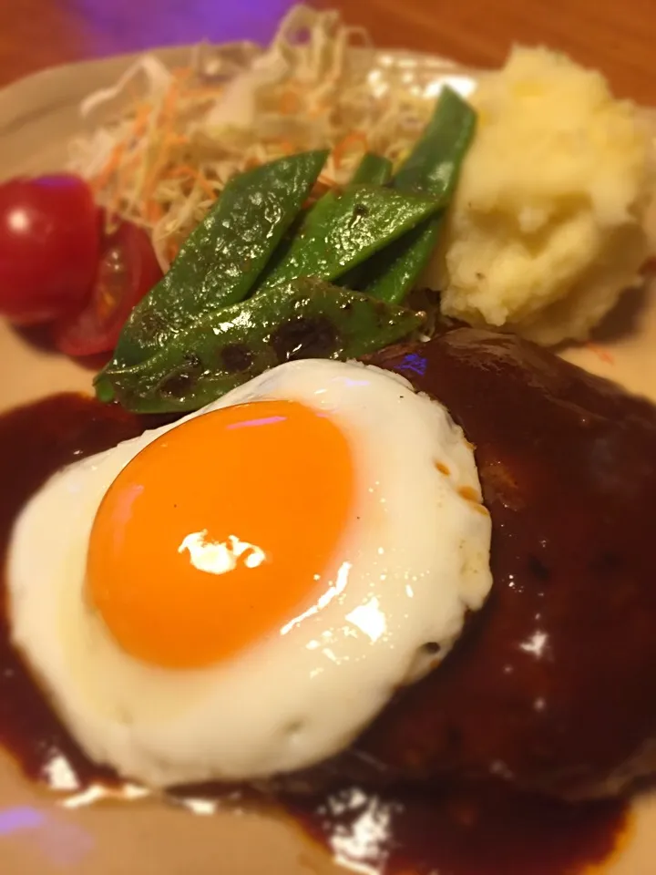 今日の晩ごはん
目玉焼きのせハンバーグ|パープルさん