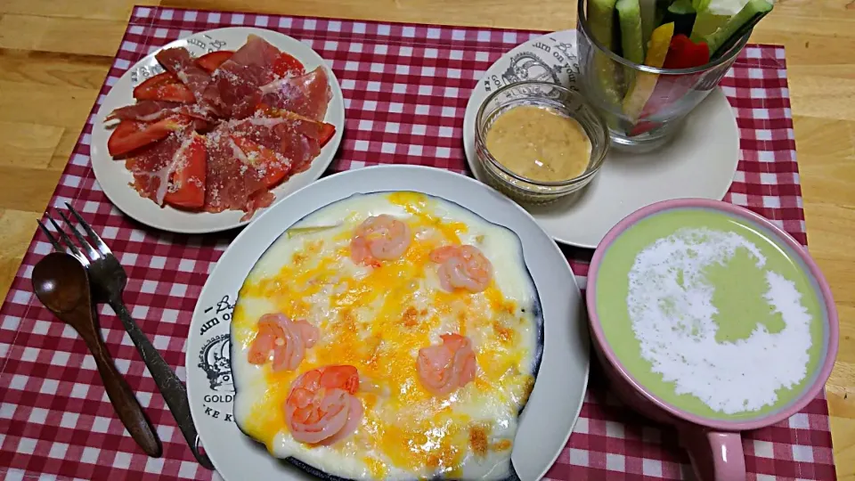 エビグラタン
空豆の冷製ポタージュ
生ハムトマト
野菜スティック
#夜ご飯
#ボッチ飯|めぐさん