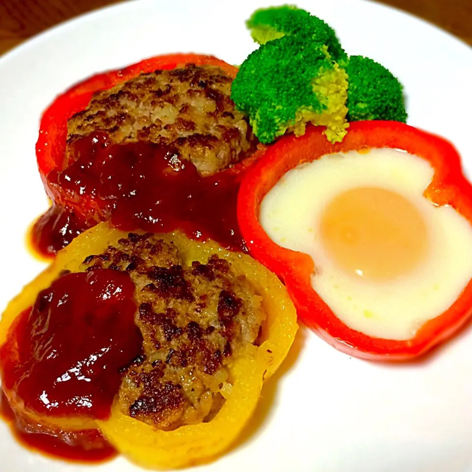 パプリカの肉詰めと目玉焼き🍳|みなさん