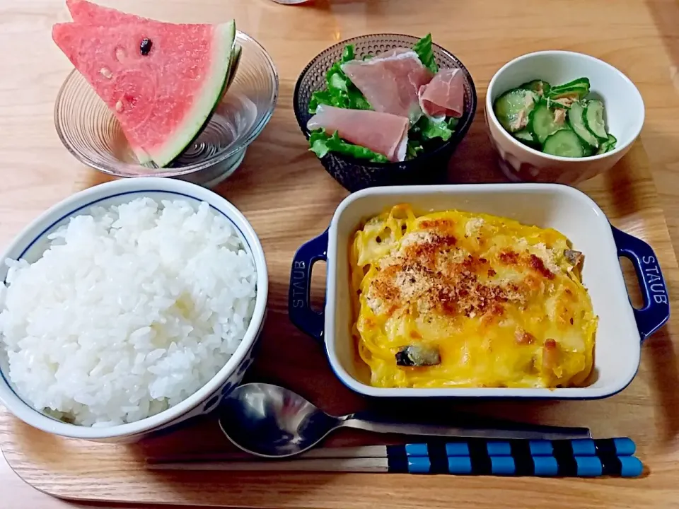 鶏とかぼちゃのグラタン、きゅうりとツナの酢の物、生ハムサラダ、スイカ|ゆかさん