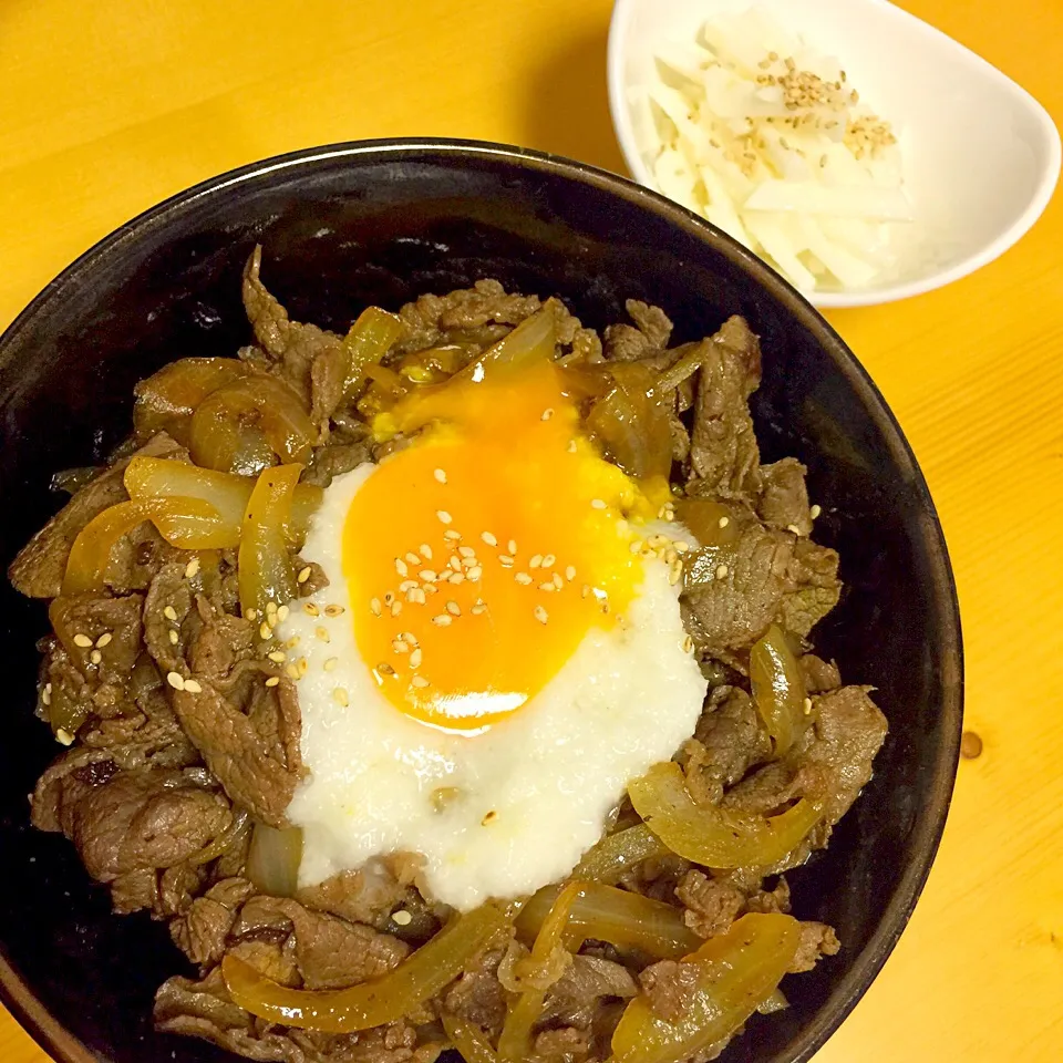 Snapdishの料理写真:とろろ入り黄身のせ牛丼♡|Sakuraさん