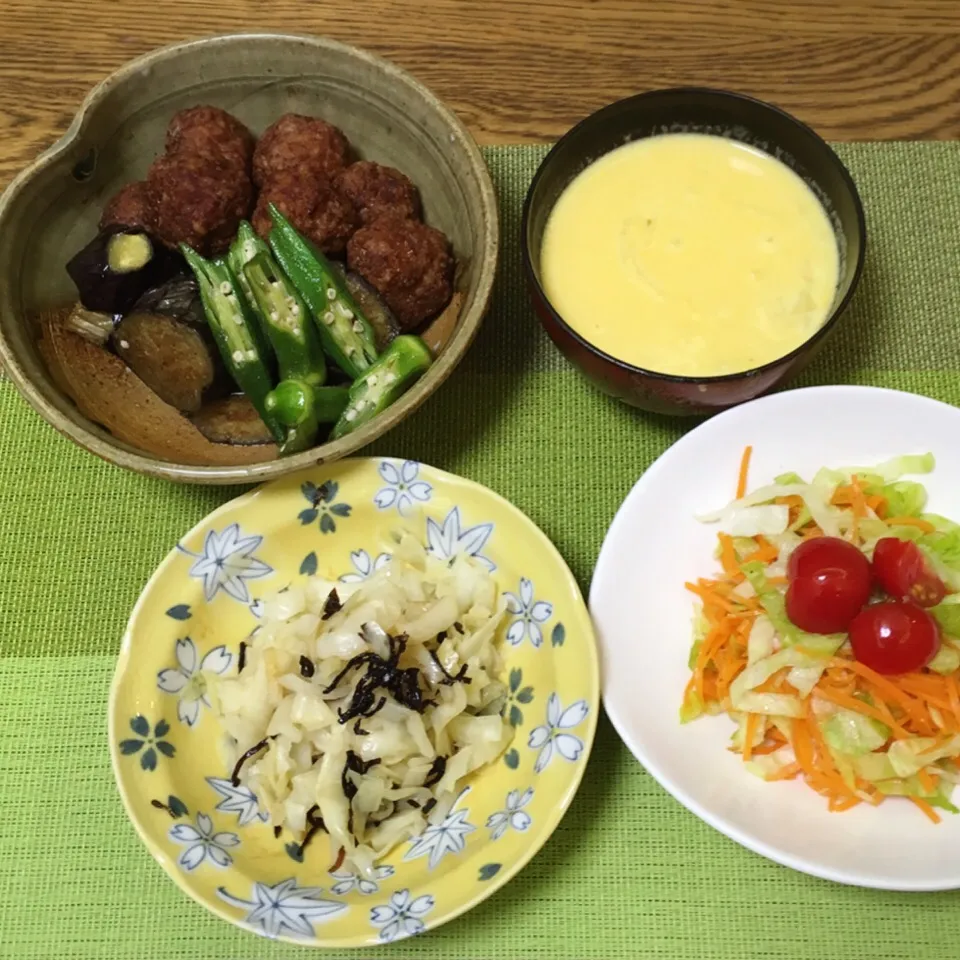 鶏団子とナスの煮物・にんじんポタージュ・にんじんとレタスのマリネ・レンチン塩昆布キャベツ|美也子さん