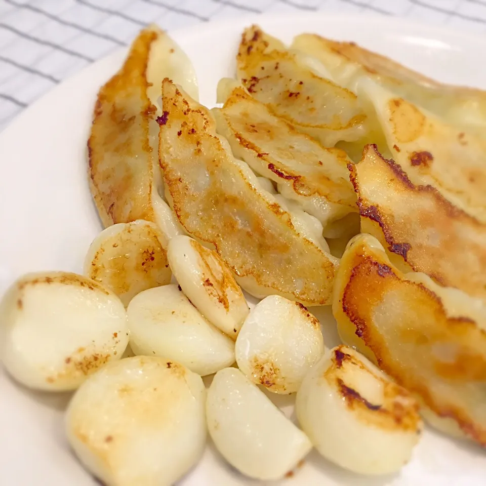 ニンニク餃子に追いニンニク😃|ヨッチャンさん