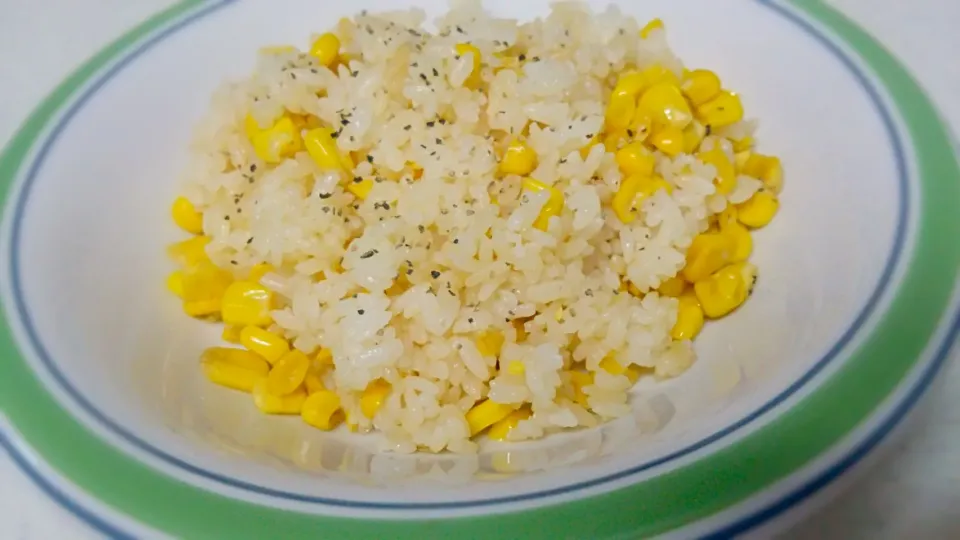 コーンのバター醤油炊き込みご飯|こむぎさん