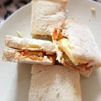 Fishfinger sandwich cheese tomatoe sauce|bovis homesさん