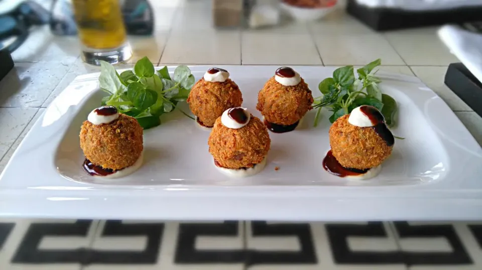 Quail's Egg Scotch Egg with Mayo & Brown Sauce|Simon Mathewsさん