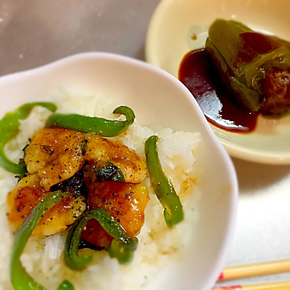 えびの蒲焼丼♡まるごとピーマンの肉詰め♡これに手作り食べる生姜も＋♡|ぽちさん