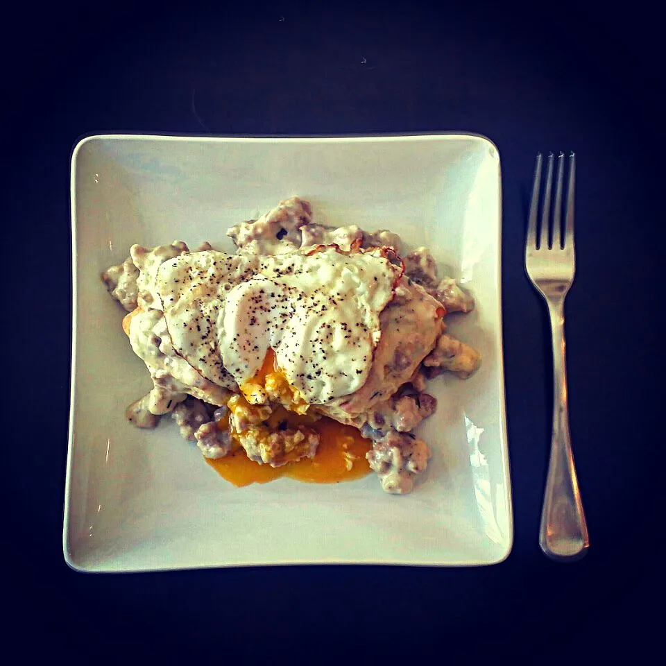 Butter Milk Biscuits N' Country Sausage Gravy w/ an Egg Over Easy|Chef Cam Wolfeさん