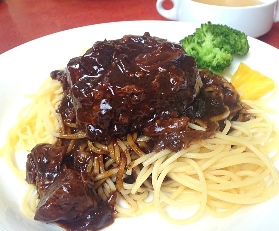 昼ごはん ハヤシハンバーグスパゲティ|ぽんたさん