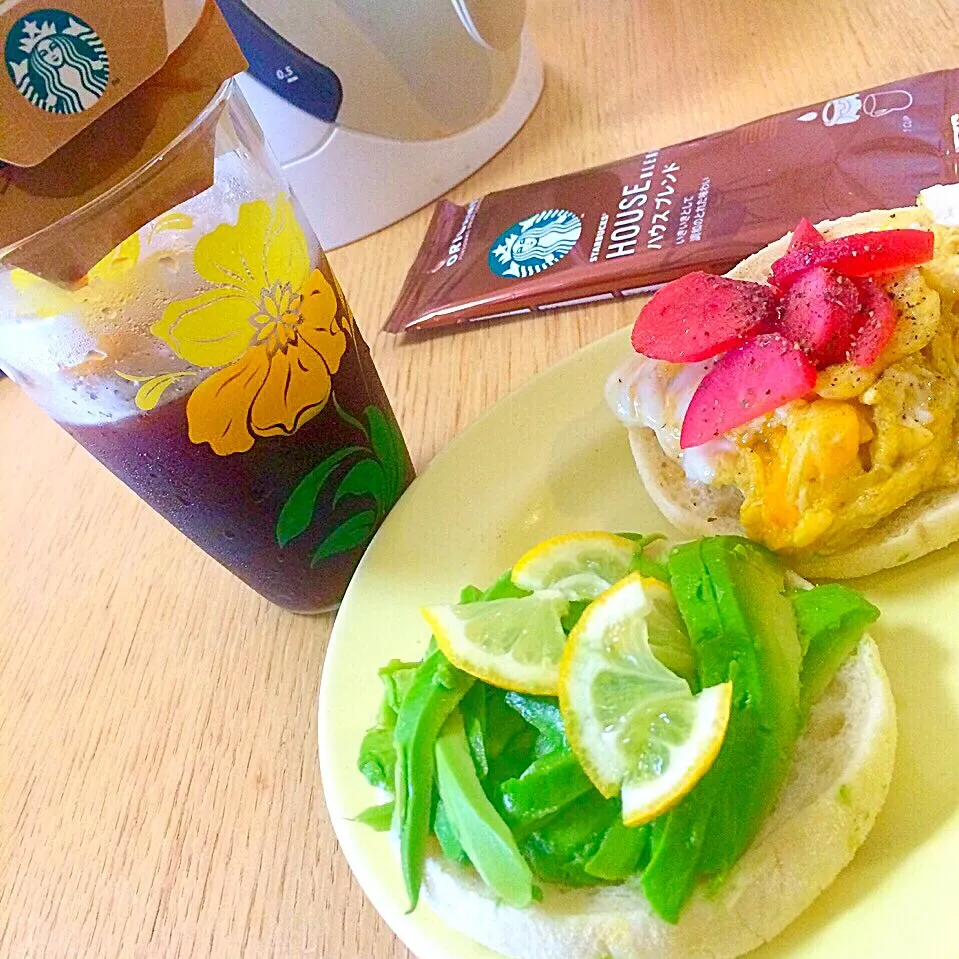 toAsted English Muffin topped with Shaved Avocado／シェイブドアボカドのマフィンサンド♪|angiee♡さん