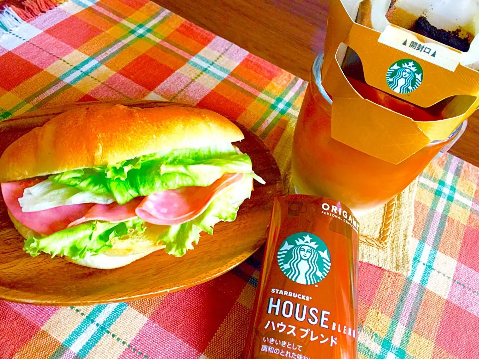 Snapdishの料理写真:ビアソーセージSANDWICH＆アイスカフェオレ|KANAさん