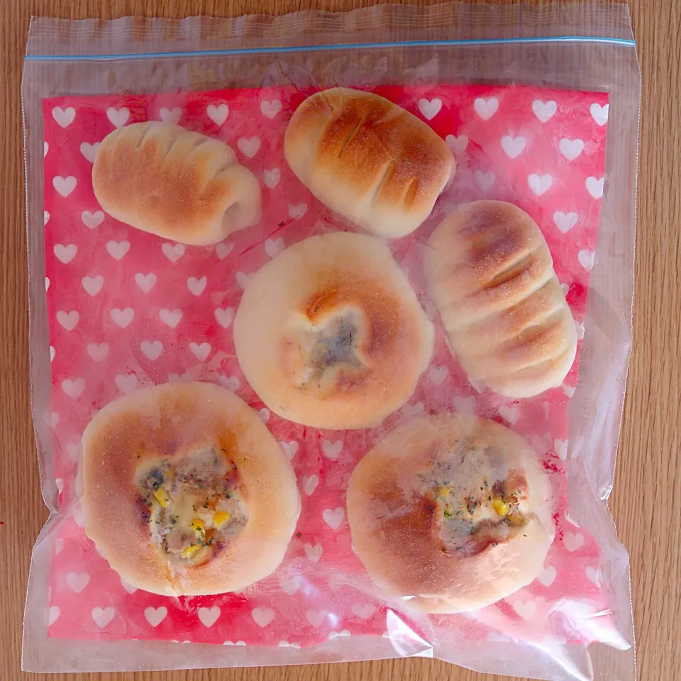 長男が、お友達の誕生日ランチパーティに呼ばれたので、パン焼いて持たせました🎵|yuu kingさん