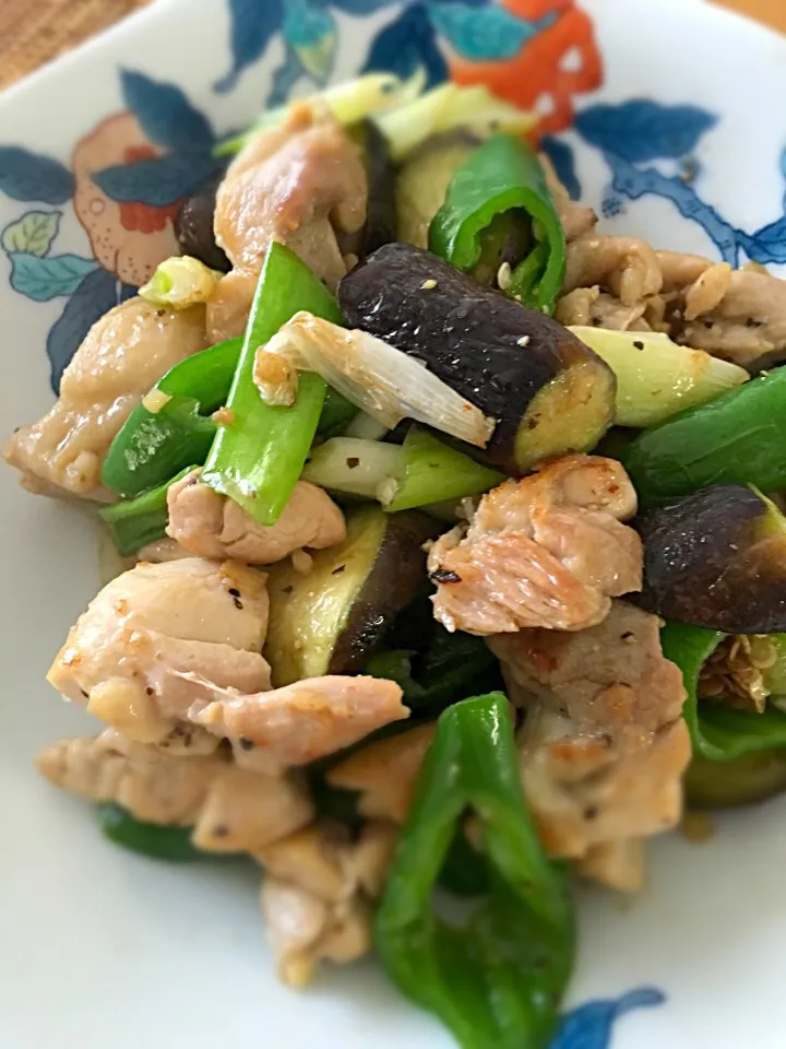 鶏肉と獅子唐の炒め物|takbeeさん