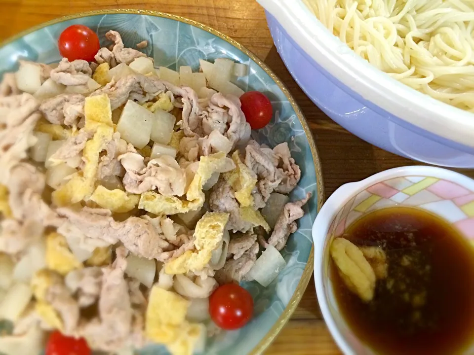 そうめんは大根、豚、油揚の炒め物と共に。自然な甘みとコクが食欲をそそります。|mikaさん