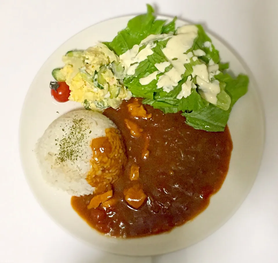 サラダ添えトマトチキンカレー|奏 kanadeさん