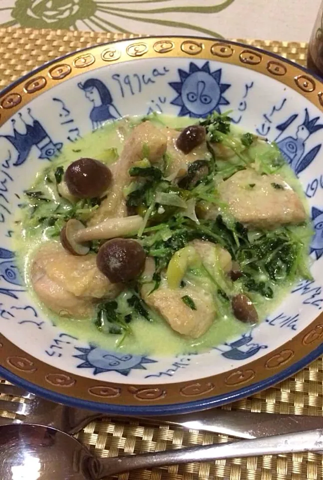 鶏もも肉と豆苗のミルク煮                  ああ..お料理ってCHEMISTRY🌿|🌿ぴぴさん