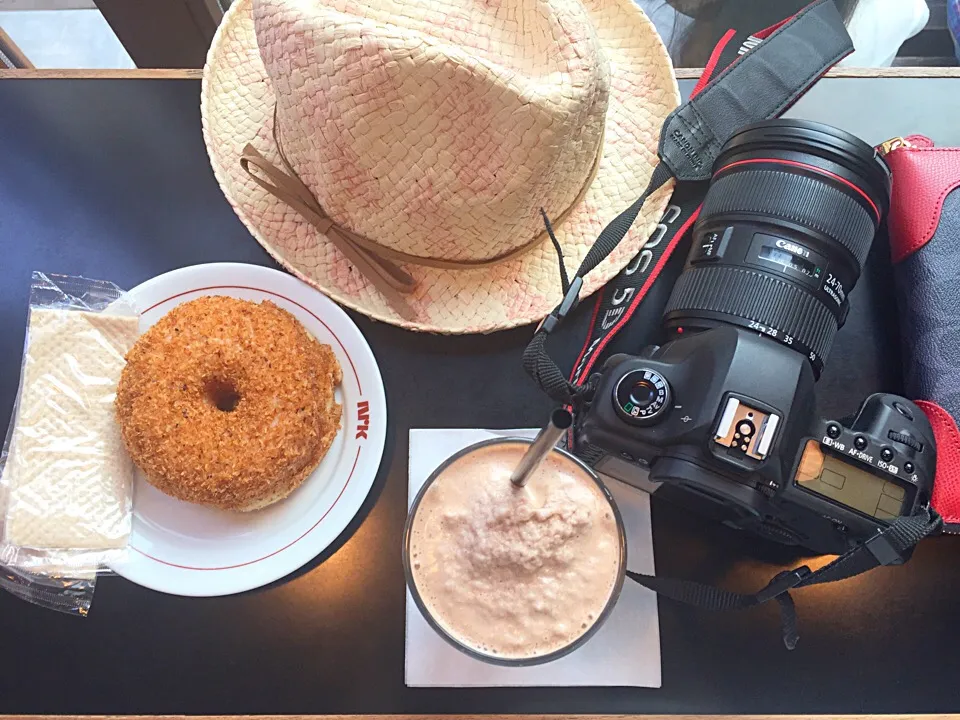 Coconuts doughnut & cafe mocha|yeni kartikasariさん