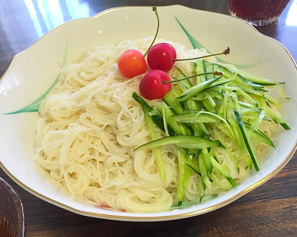 今日は暑かった…😅💦
と言うことでさっぱり素麺😋😋😋|いしくん。（たまご王子🥚🐣🐥🐔）さん