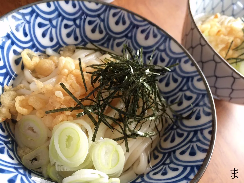 だし道楽で冷やしたぬき。ぶっかけうどん、冷かけ、と言うのかな。|まる(丸大豆)さん