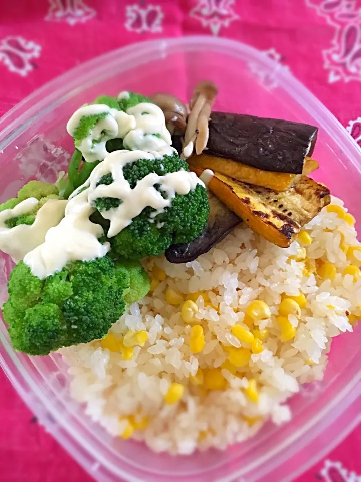 Snapdishの料理写真:昨日の残りでvegan弁当…ごはん多すぎるかも！|aiさん