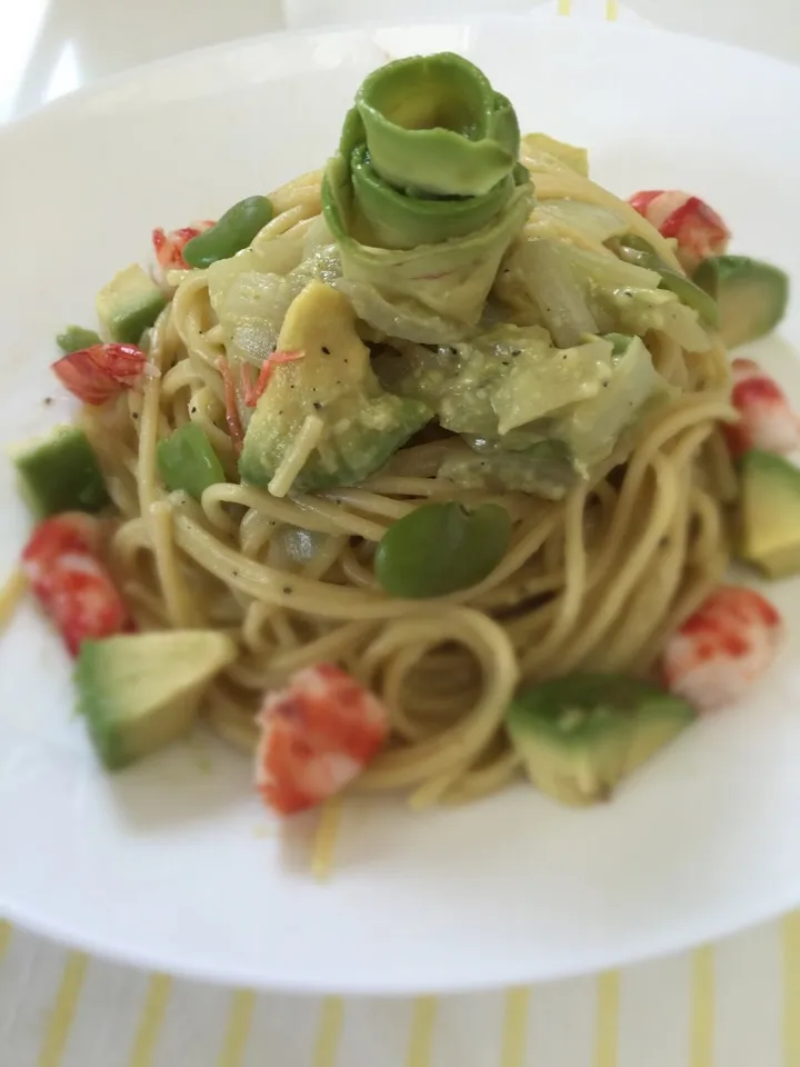 Snapdishの料理写真:アボカドと空豆とエビのパスタ
ちょっと遅い朝ごはん(๑´ڡ`๑)ŧ‹”|ともとも♫さん