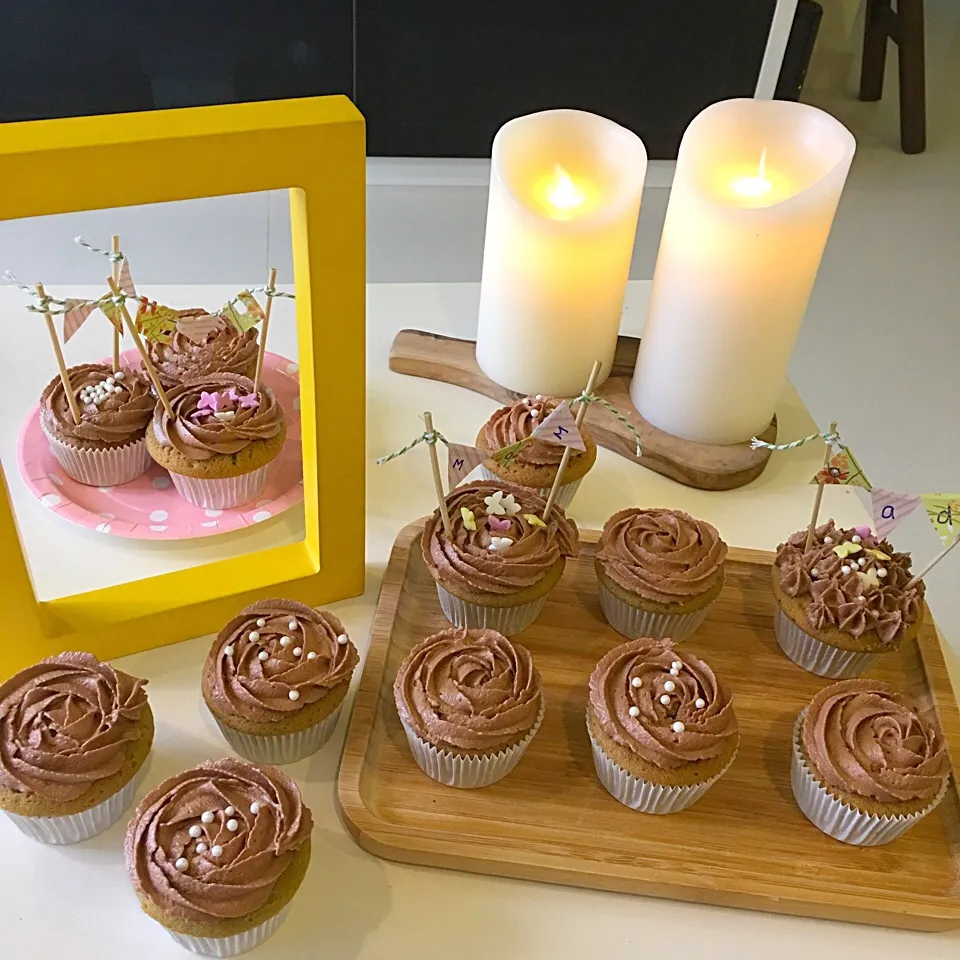 Green tea cupcakes with chocolate buttercream frosting|Tinky 🍒さん