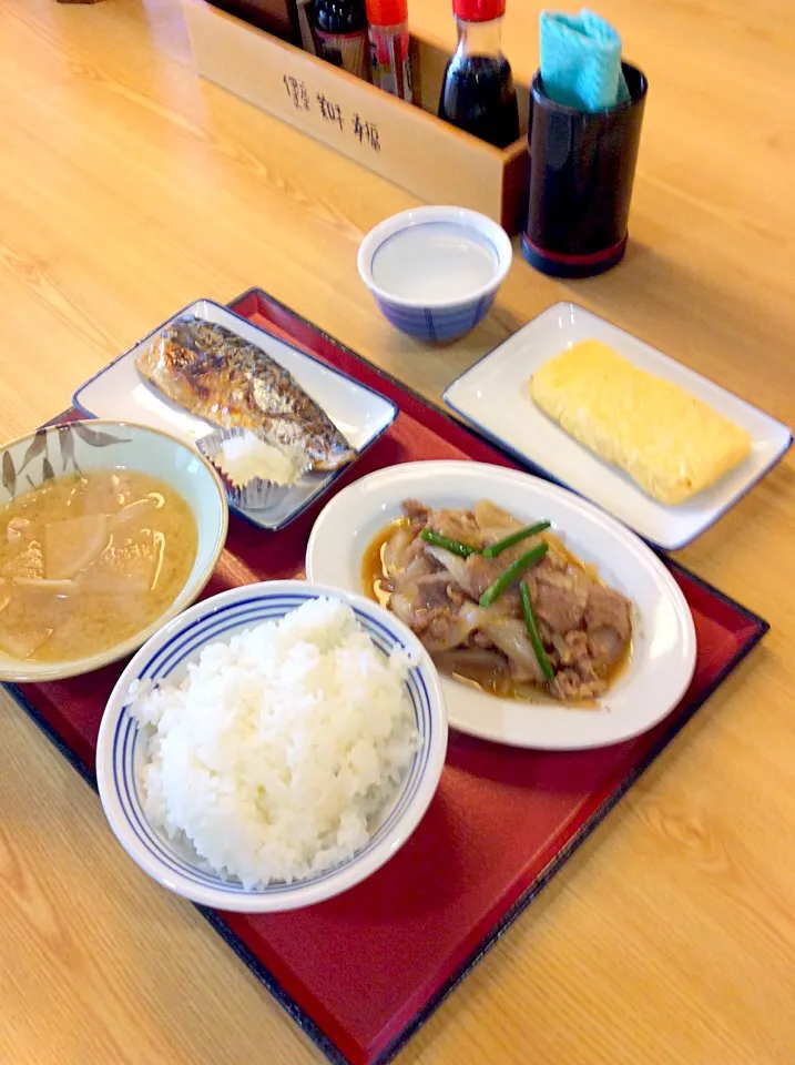 サバ、スタミナ牛肉玉ねぎ炒め、玉子焼き、豚汁定食💖|Norio Fukudaさん