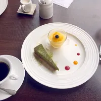 Snapdishの料理写真:抹茶風味のチーズケーキとマンゴームース♪|のののんさん