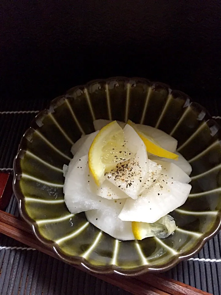 こずえ⑅◡̈*さんの料理 カンタン酢レモンで✨ カンタンはちみつレモン🍋大根|あいさん