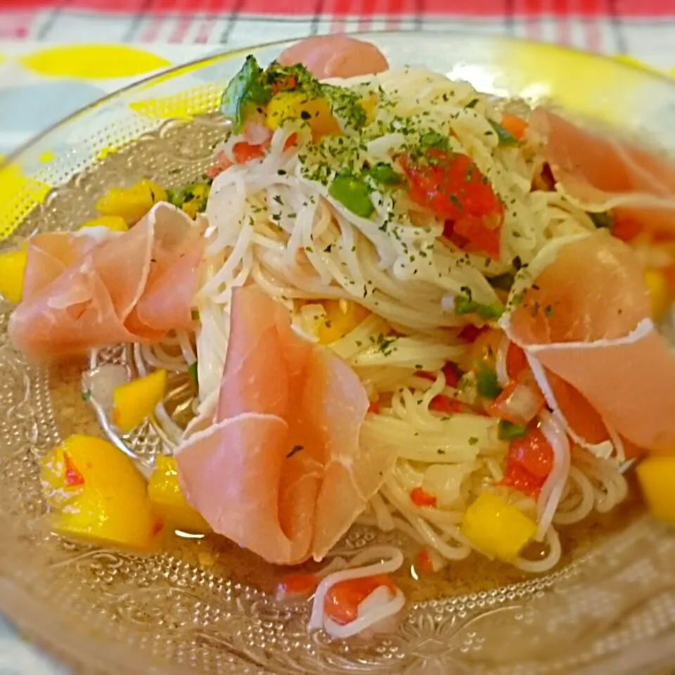 昨日、作ったサルサソースと素麺で冷製パスタ💕|ちぇさん